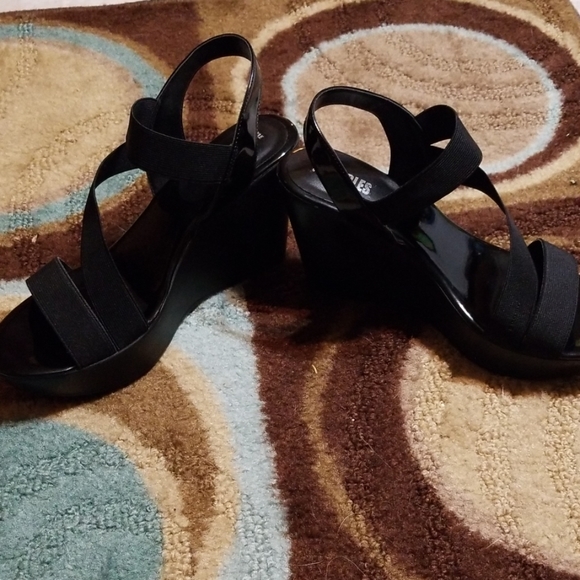 NWOT Style Charles black wedges. Size 10 - Picture 3 of 8